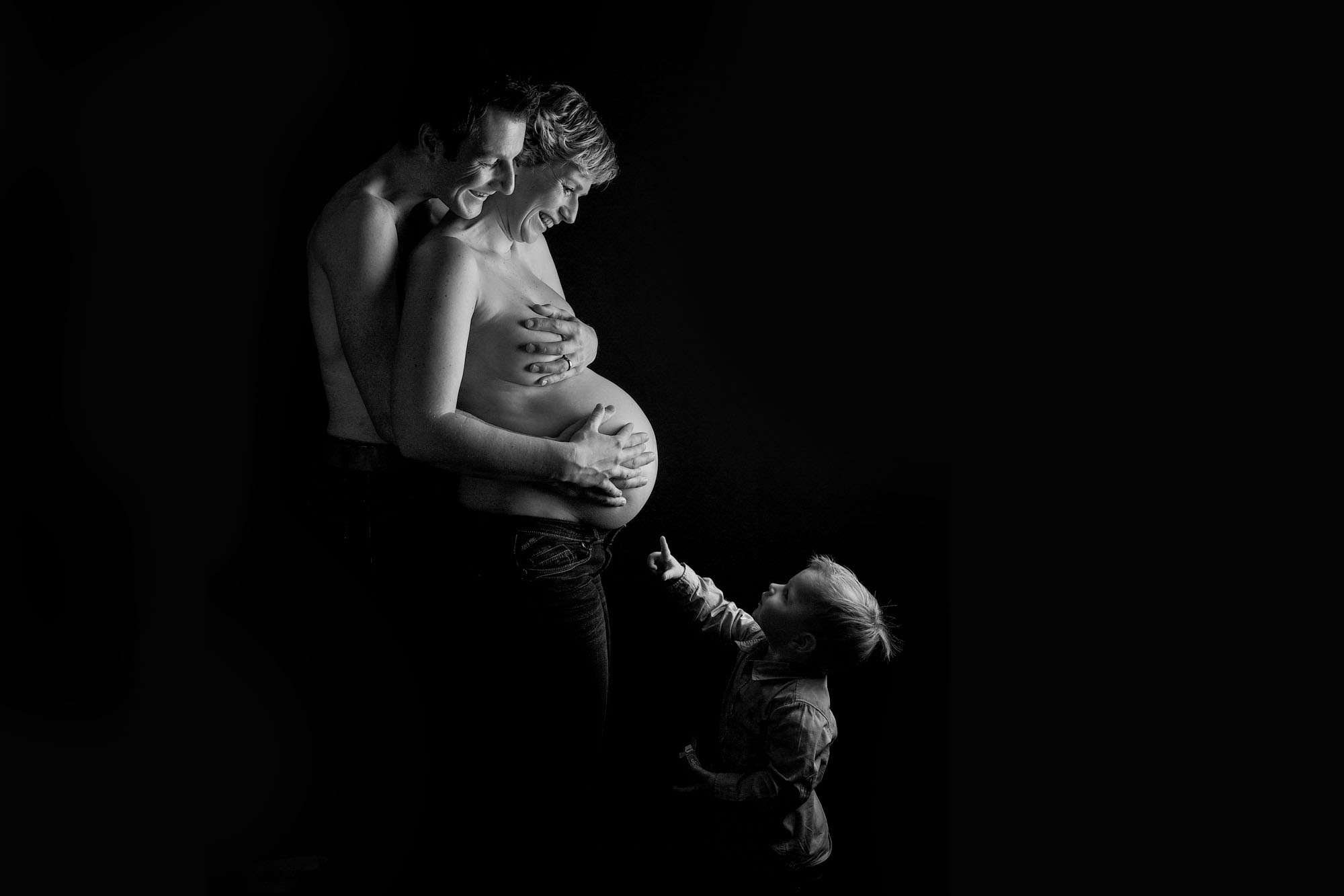 Zwangerschapsfotoshoot samen met partner en kind