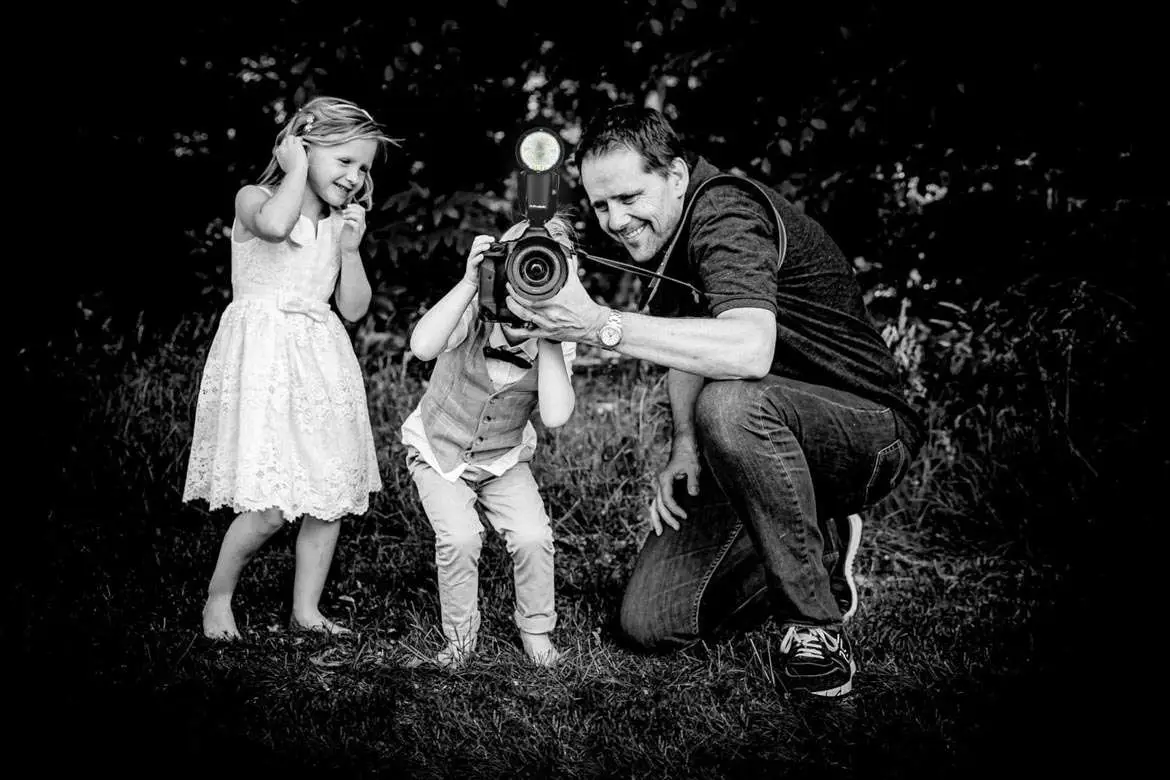 Arno de Bruijn is dé specialist in Flitstechniek - Creatief licht - Trouwfotografie. Door zijn jarenlange ervaring als professionele portret en bruidsfotograaf, maar ook als mentor/coach voor het SINTLucas en de FotoVakschool kan Arno je uitdagen zonder dat je gefrustreerd raakt.