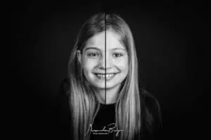 Twee Zussen, Eén Gezicht – Een Fusion Duo vol Zusterliefde Zussen delen vaak meer dan alleen DNA. Ze delen herinneringen, geheimen, blikken die alles zeggen zonder woorden. Met een Fusion Duo Portret van twee zussen vangen we precies dat: de onzichtbare band die jullie verbindt, zichtbaar gemaakt in één gezicht. Of jullie nu onafscheidelijk zijn of elkaar alleen op bijzondere momenten zien, het eindresultaat is altijd persoonlijk en krachtig. Jullie twee afzonderlijke portretten worden samengesmolten tot één kunstwerk – één gezicht waarin gelijkenissen oplichten en verschillen elkaar juist versterken. De combinatie van jullie gelaatstrekken zorgt voor een beeld dat blijft intrigeren. Tijdens de fotosessie is er ruimte voor jullie verhaal. Misschien lachen jullie om jeugdherinneringen of worden jullie juist geraakt door hoe bijzonder deze band is. Dat gevoel zie je terug in het eindresultaat. Het is een kunstwerk dat niet alleen aan de muur hangt, maar ook een stukje van jullie samen vertelt. Een Fusion Duo Portret van zussen is meer dan een foto. Het is een ode aan zusterliefde, aan het verleden dat jullie delen en de toekomst die jullie samen dragen. Voor altijd samen – in beeld én in hart.